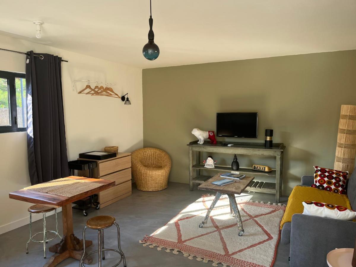 Studio Dans Les Alpilles Apartment Fontvieille Exterior photo
